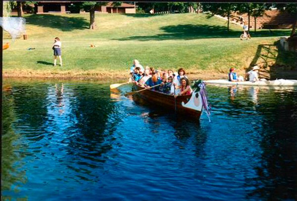 This 36 foot canoe is a replica of Voyagers canoe used on Lake 